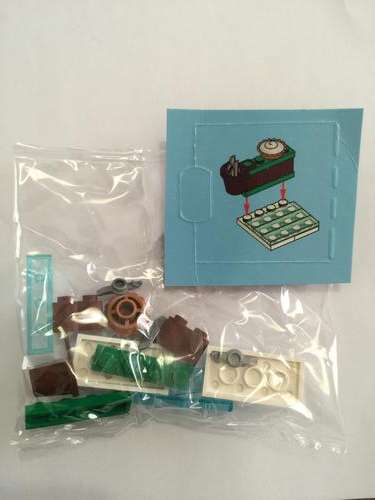 New ** From Lego 60099 Small Lego Ice Rink with Pie and Ice skates