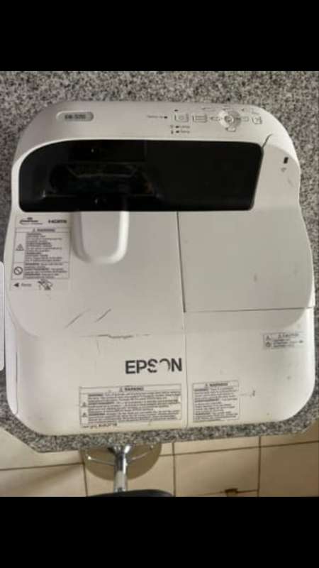 Epson EB-570 ULTRA SHORT THROW Projector + Esquire screen