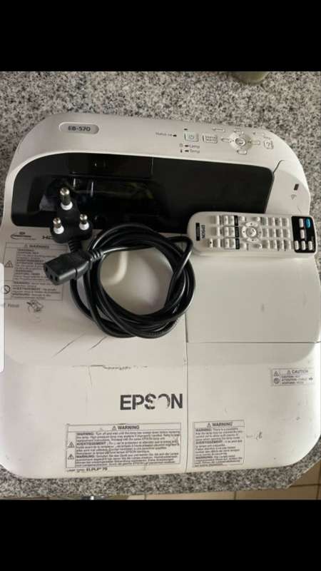 Epson EB-570 ULTRA SHORT THROW Projector + Esquire screen