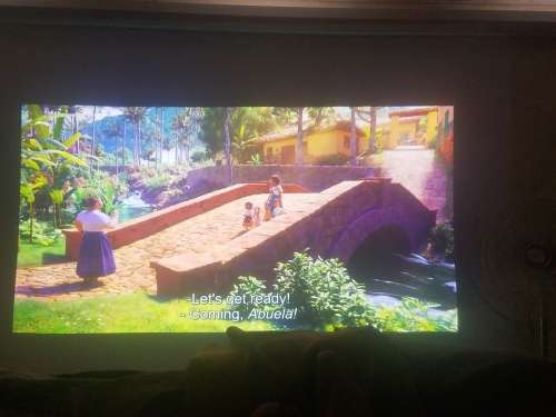 Epson EB-570 ULTRA SHORT THROW Projector + Esquire screen