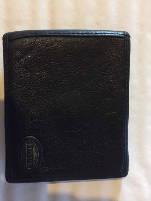 Fossil Men`s Genuine Leather Wallet with original box