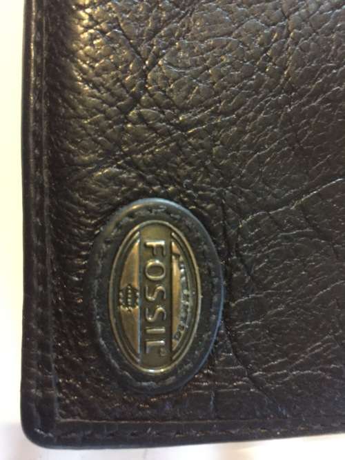 Fossil Men`s Genuine Leather Wallet with original box