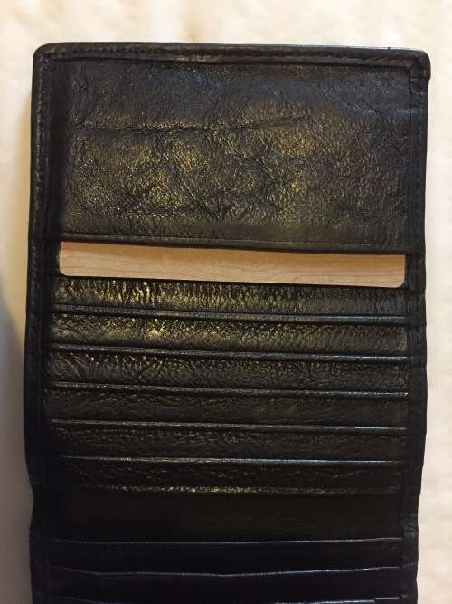 Fossil Men`s Genuine Leather Wallet with original box