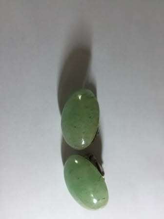 *Beautiful! Vintage Clip On Earrings - Green Stone*