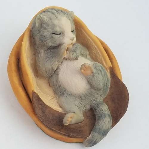 *AYNSLEY MASTERCRAFT Hand Painted Resin Kitten*