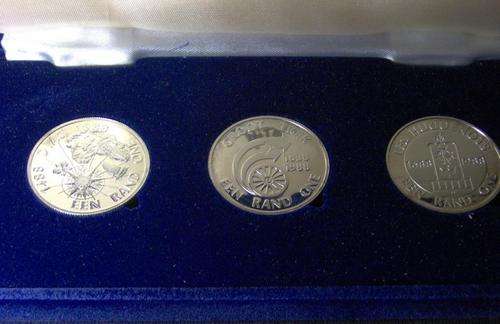 1988 Hugenote/Groot Trek/Dias set in blue velvet case