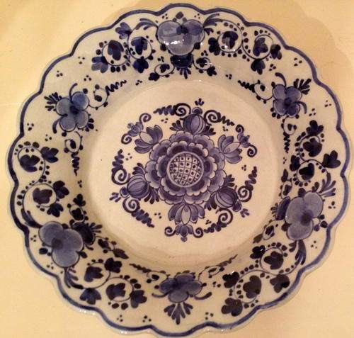 Porcelyne fles Delft blauw blue hand painted tinglaze pottery flowers