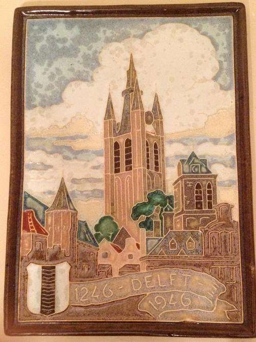 Porcelyne fles Delft blauw blue hand painted cloissone cloisonne tinglaze pottery tile 1246-1946