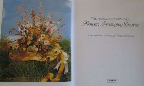 The Hamlyn Step-by-Step Flower Arranging Course
