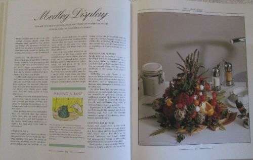 The Hamlyn Step-by-Step Flower Arranging Course
