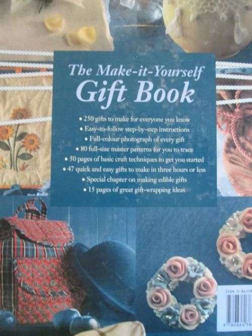 The Make-it-Yourself Gift Book - Reader`s Digest - Hardcover - 464 pages