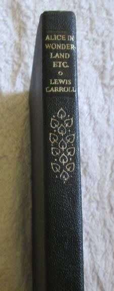 Alice's Adventures in Wonderland - Through the Looking-glass and other Writings - Lewis Carroll