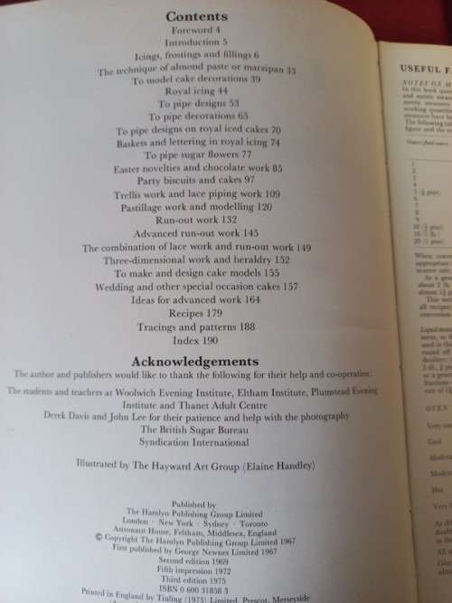 Cake Decorating and Sugarcraft - Evelyn Wallace - Hardcover - 192 Pages