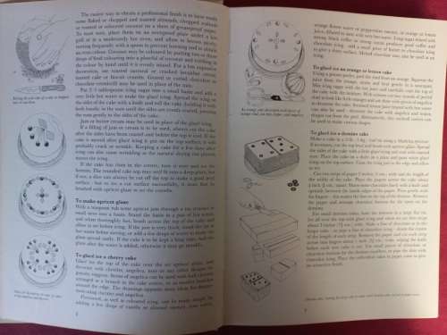 Cake Decorating and Sugarcraft - Evelyn Wallace - Hardcover - 192 Pages