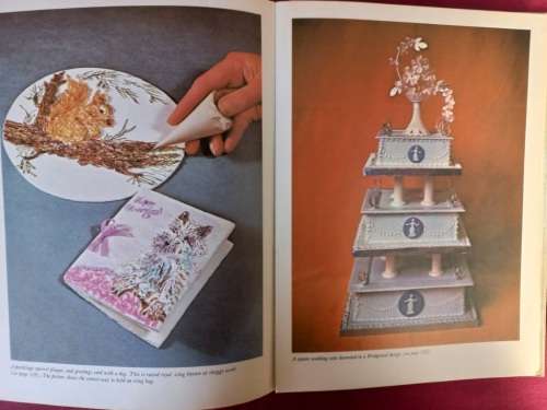 Cake Decorating and Sugarcraft - Evelyn Wallace - Hardcover - 192 Pages