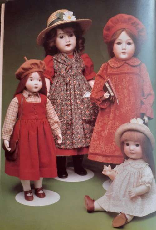 The Dolls Dressmaker - The Complete Pattern Book - Venus A. Dodge - Softcover - 192 Pages
