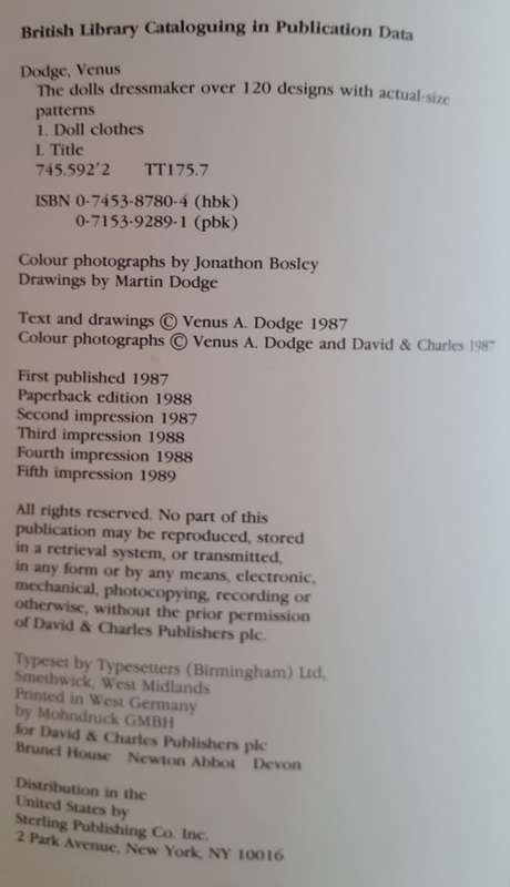 The Dolls Dressmaker - The Complete Pattern Book - Venus A. Dodge - Softcover - 192 Pages