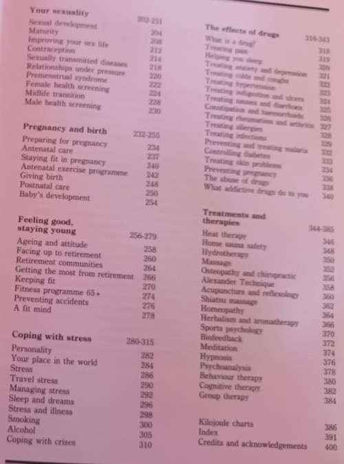 The Complete Manual of Fitness and Well-being - Reader`s Digest - Hardcover - 400 pages