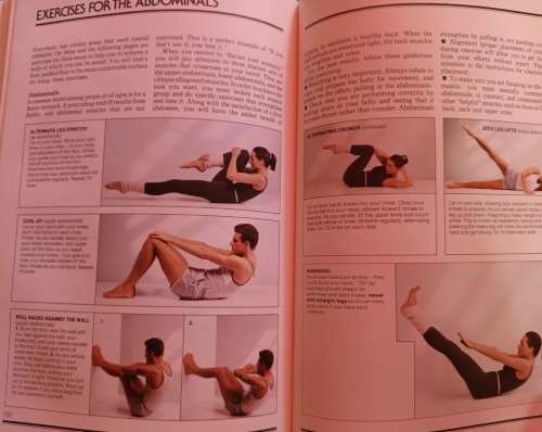 The Complete Manual of Fitness and Well-being - Reader`s Digest - Hardcover - 400 pages