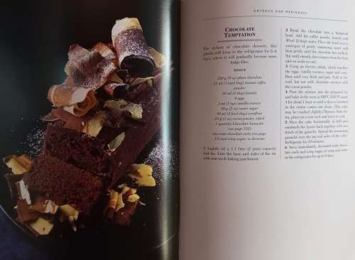 Complete Book of Chocolate - Good Housekeeping - Hardcover - 160 Pages