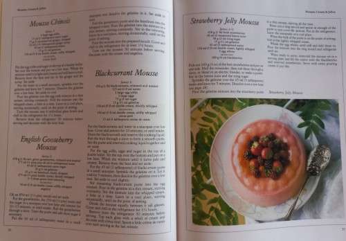 The Complete Book of Desserts - Aurora Publishing - Hardcover - 182 Pages