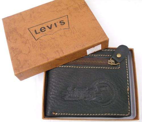 LEVIS MENS WALLET - 12cm X 9.5cm - COMES IN BOX SO PERFECT FOR GIFTS AS WELL
