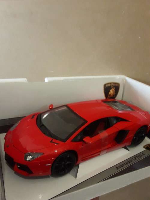 Lamborghini Aventador LP700-4 die cast model.