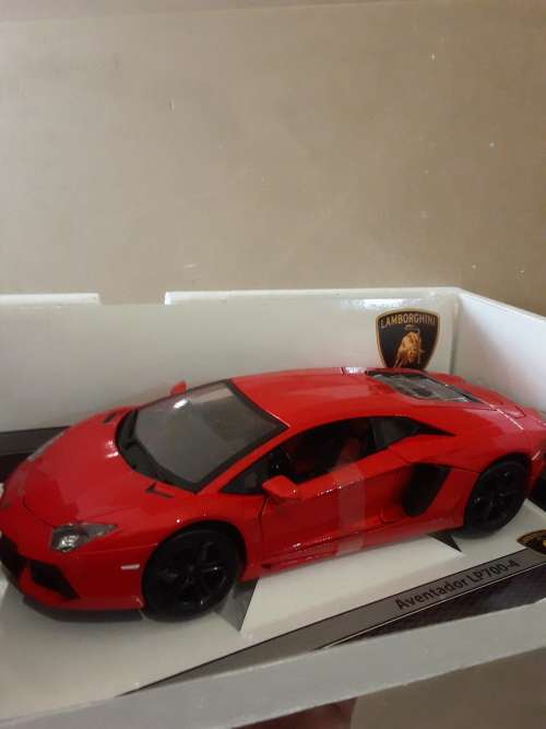 Lamborghini Aventador LP700-4 die cast model.