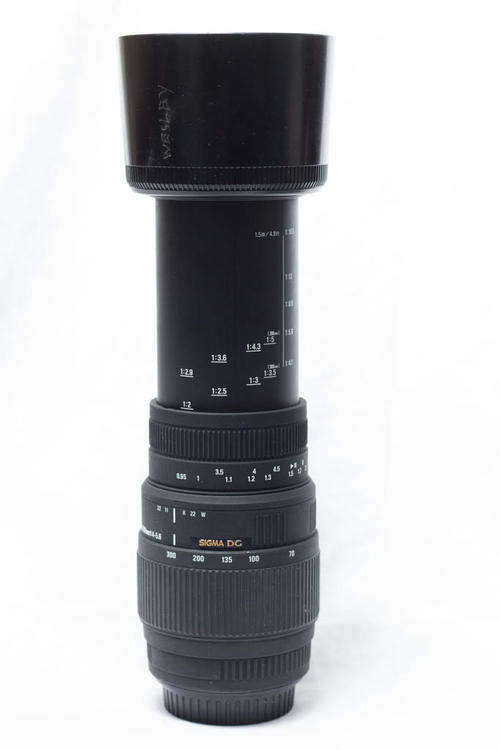 Sigma 70 - 300 DG Macro Telephoto zoom lens for Canon with UV filter