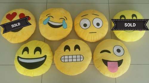 NEW EMOJI SMILEY CUSHION. NOTE: ¿¿AND¿¿ ARE SOLD.