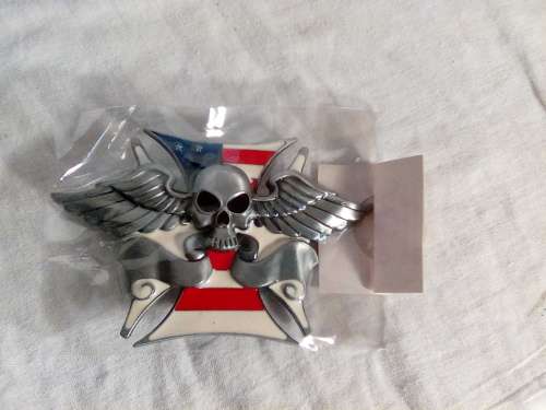 THIS IS A BEAUTIFUL BELT BUCKLE WITH A STUNNING EMBOSSED US FLAG AND SCULL LOGO - REALLY STUNNING!!