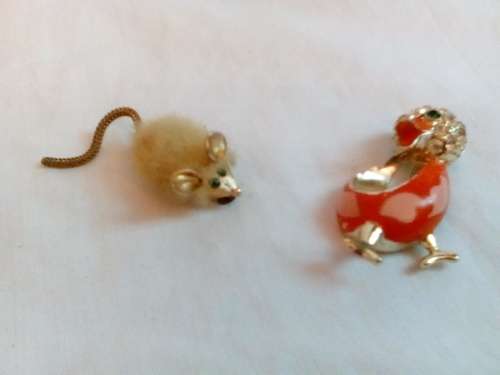 LOOK AT THESE TWO STUNNING VINTAGE BROOCHES - THESE ARE TWO EXQUISITE PIECES FURRY MOUSE&DUCK!!!!