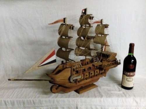 LOOK AT THIS MAGNIFICENT HAND CRAFTED VINTAGE SAILING SHIP - EXQUISITE DETAIL!!