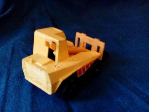 FOR THE COLLECTOR I HAVE A "MATCHBOX" FORKLIFT  STUNNING!!!