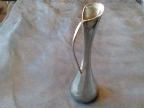 LOOK AT THIS STUNNING LITTLE SILVER COLOURED STEEL VASE - SUCH A CUTE PIECE!!!!