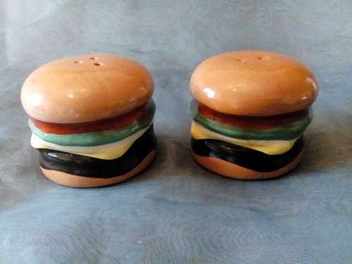 LOOK AT THESE STUNNING LITTLE BURGER SHAPED SALT & PEPPER SHAKERS SUCH CUTE PIECES!!!!