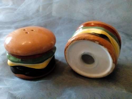LOOK AT THESE STUNNING LITTLE BURGER SHAPED SALT & PEPPER SHAKERS SUCH CUTE PIECES!!!!
