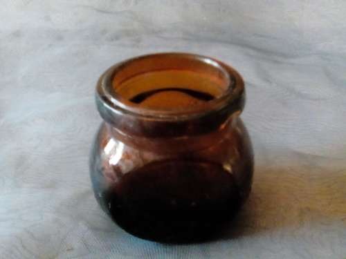 WOW LOOK AT THIS STUNNING VINTAGE MARMITE JAR,ONE SMALL CHIP - GREAT PIECE FOR YOUR COLLECTION!!!!