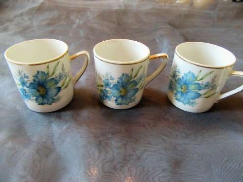 I HAVE 3 STUNNING LITTLE TEA CUPS - SUCH EXQUISITE PIECES!!!!