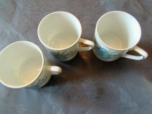 I HAVE 3 STUNNING LITTLE TEA CUPS - SUCH EXQUISITE PIECES!!!!