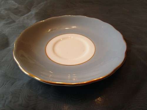 THIS IS SUCH A BEAUTIFUL BONE CHINA ''COLCLOUGH'' SAUCER - REAL EXQUISITE PIECE!!!!