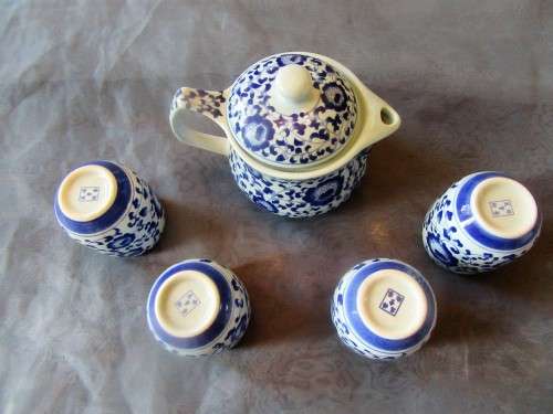 LOOK AT THIS EXQUISITE ORIENTAL TEA POT WITH 4 CUPS - STUNNING FOR YOUR COLLECTION!!!