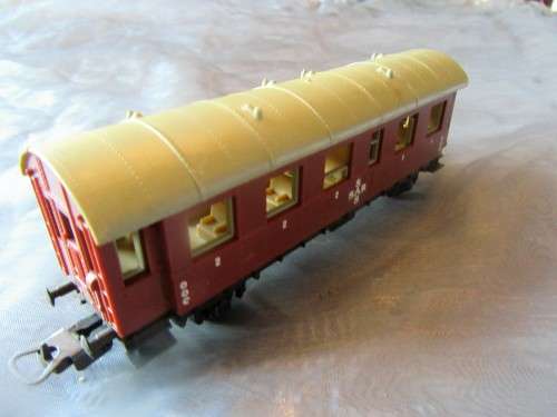 THIS IS A STUNNING LIMA "HO'' SCALE SAR RAILWAY COUCH - SUCH A COLLECTABLE PIECE!!!!