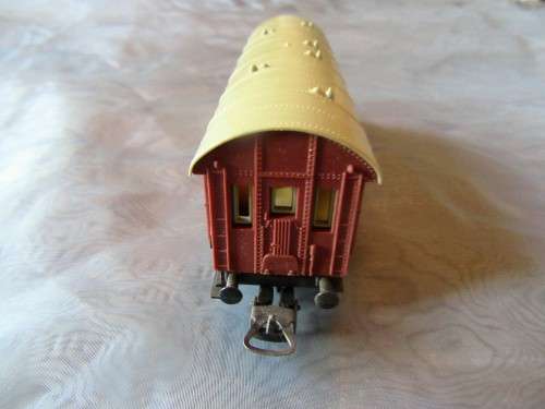 THIS IS A STUNNING LIMA "HO'' SCALE SAR RAILWAY COUCH - SUCH A COLLECTABLE PIECE!!!!