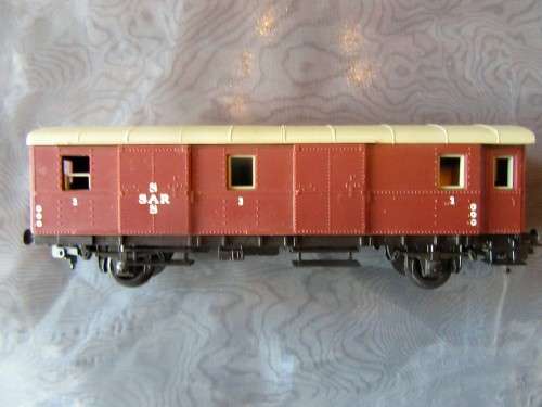THIS IS A STUNNING ''LIMA HO'' SCALE PASSENGER RAILWAY CARRIER - SUCH A COLLECTABLE PIECE!!!!