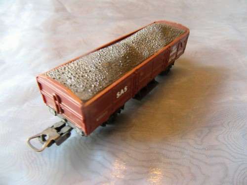 THIS IS A STUNNING ''LIMA HO'' SCALE COAL CARRIER - SUCH A COLLECTABLE PIECE!!!!