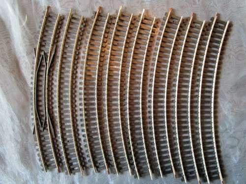 I HAVE A JOB LOT OF 8 x ''LIMA HO'' SCALE SHORT CURVED TRACKS - SUCH COLLECTABLE PIECES!!!!