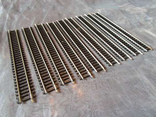 I HAVE A JOB LOT OF 9 x ''LIMA HO'' SCALE STRAIGHT TRACKS - SUCH COLLECTABLE PIECES!!!!