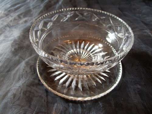 I HAVE AN EXQUISITE CRYSTAL DESERT BOWL - MARKED - RD719537 - STUNNING!!!,EXCEPT FOR ONE TINY CHIP!!