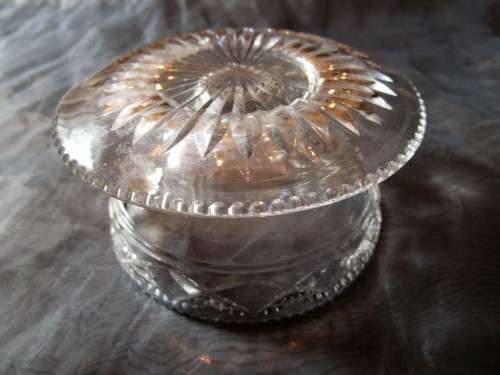 I HAVE AN EXQUISITE CRYSTAL DESERT BOWL - MARKED - RD719537 - STUNNING!!!,EXCEPT FOR ONE TINY CHIP!!